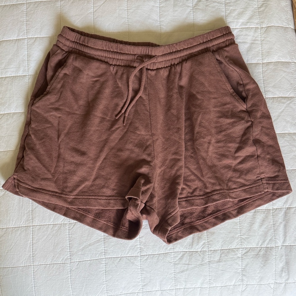 Old Navy Women's cocoa brown fleece shorts. Size M.